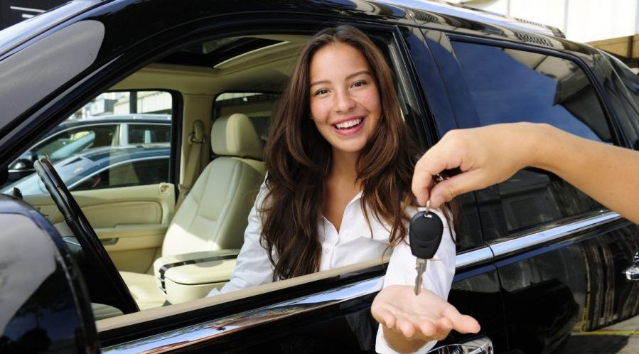 Why Should You Consider Renting A Car in UAE