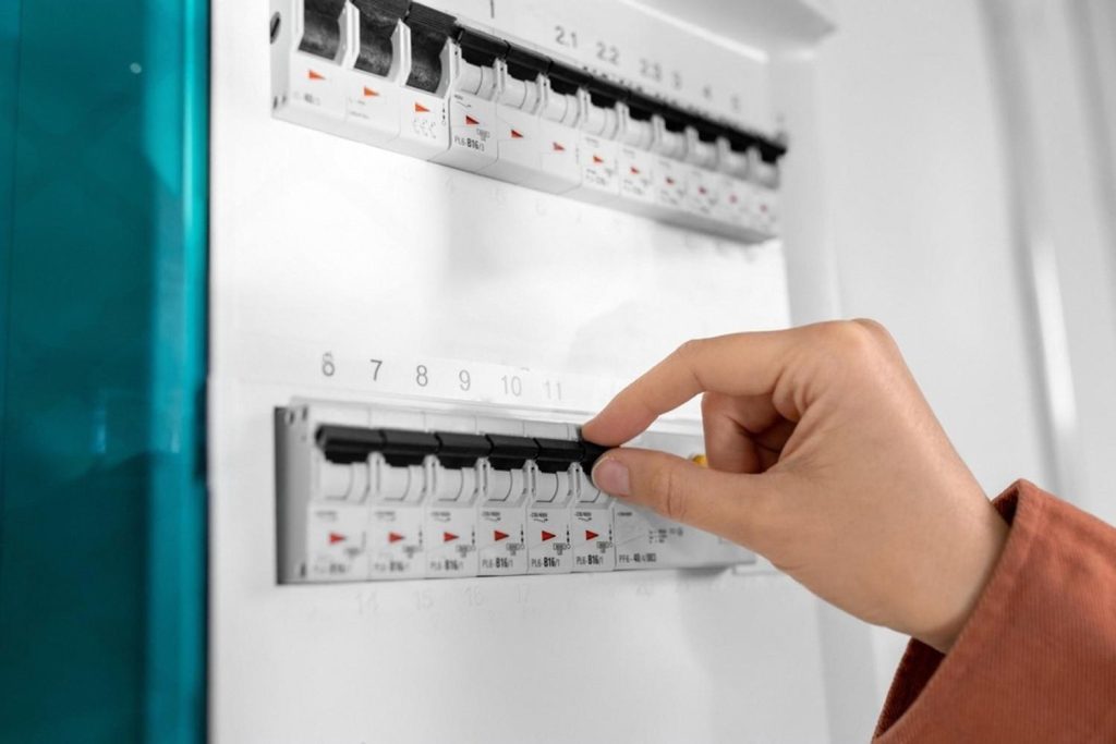Why You Shouldn’t Repair Electrical Wiring Yourself in the UAE